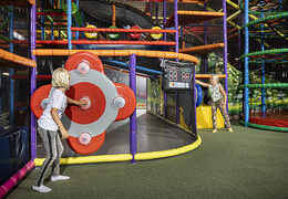 IPS Game Wall - indoor playpark actiefoto 2