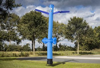 Opblaasbare 6m skydancer 3d richtingspijl in lichtblauw online bestellen bij JB Inflatables Nederland. Standaard inflatables tubes kopen voor elk evenement