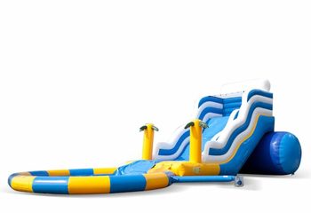 Groot opblaasbaar springkussen met glijbaan en waterbadje kopen in thema wave slide golf voor kinderen bij JB Inflatables