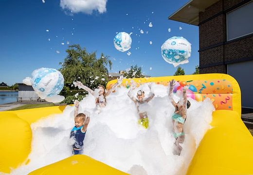 Opblaasbaar open bubble boarding springkussen met schuim kopen in thema party feest voor kinderen
