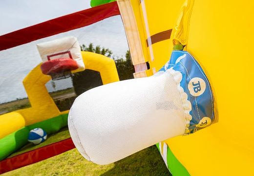 Mega opblaasbaar open bubble boarding springkussen met schuim bestellen in thema sport basketbal voetbal voor kids