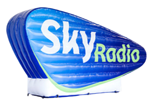 Maatwerk opblaasbare product vergroting van Skyradio logo 