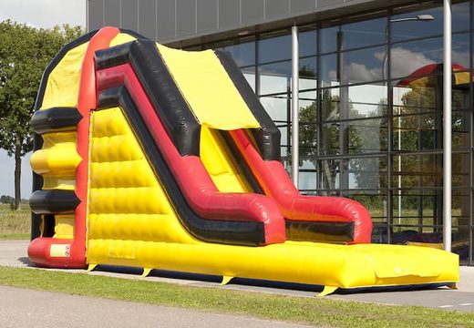 Opblaasbare spider toren attractie te koop in geel en rood voor zeskamp spel voor kinderen bij JB Inflatables