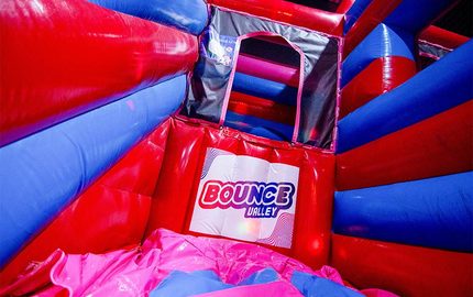 Inflatable bounce park Bounce Valley Eindhoven in pink and blue available online at JB.
